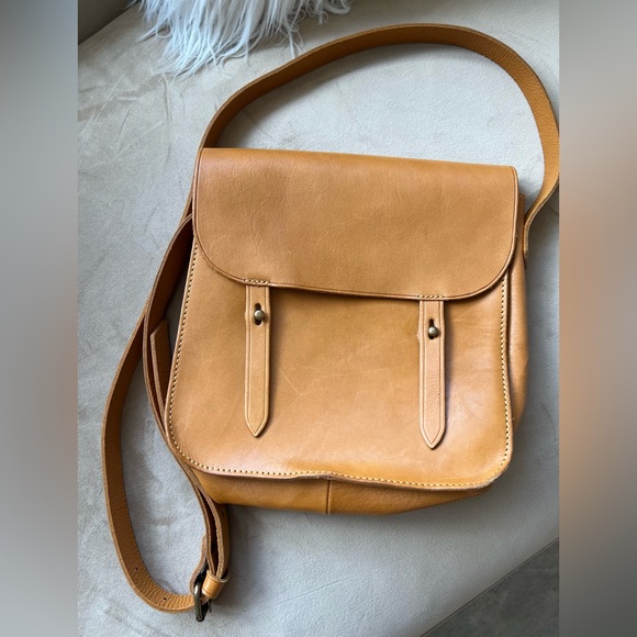 Madewell Handbags - Madewell Watertower Messenger Bag
